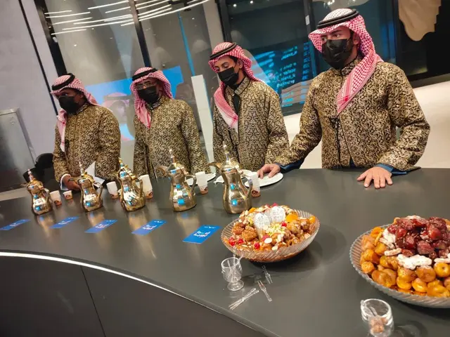 قهوجي وصباب في العقيق الرياض