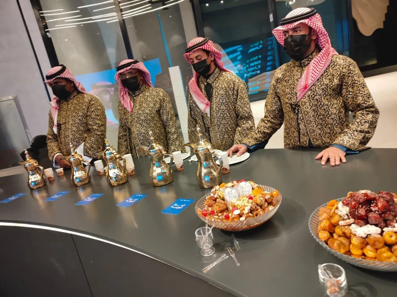 قهوجي وصباب في العقيق الرياض